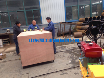 山東翔工機械小型壓路機發(fā)貨現(xiàn)場忙！