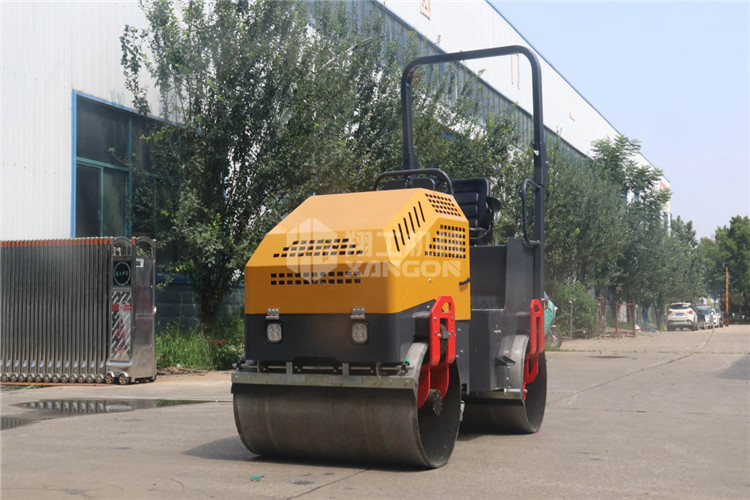 小型壓路機(jī)輪胎如何防老化？保養(yǎng)比什么都重要