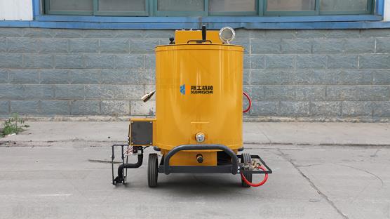瀝青灌縫機(jī)整機(jī)配備發(fā)電機(jī)組，可以提供充足動(dòng)力